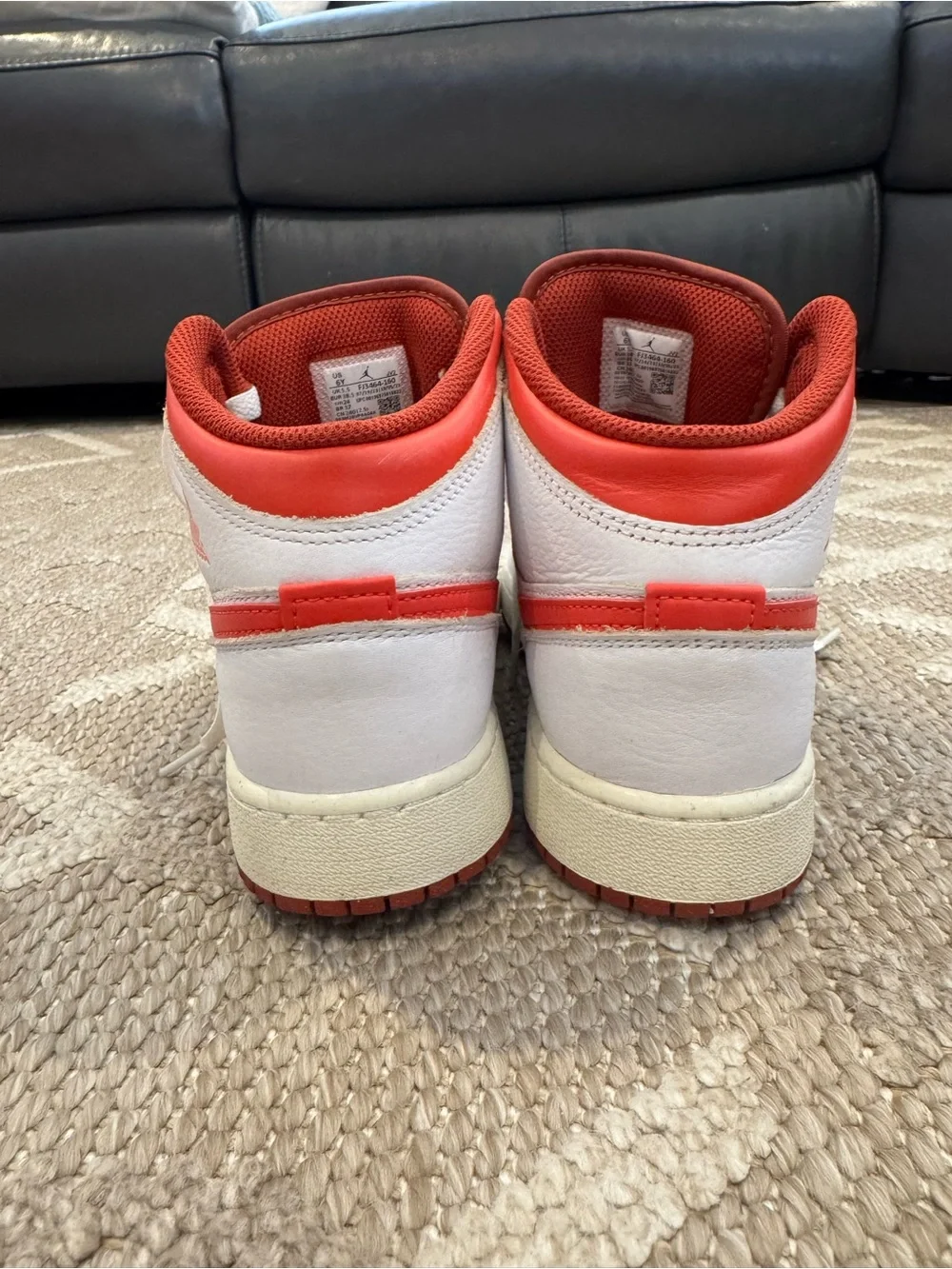 Air Jordan 1 Mid SE GS “White/Dune Red Size 6Y
